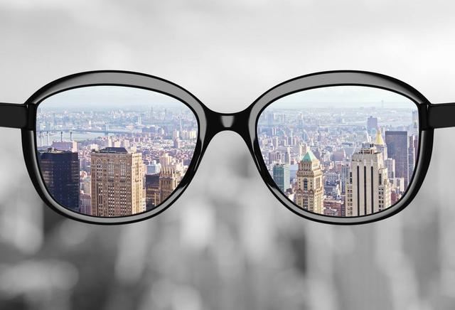 Représentant typique de marques de lunettes bien connues
